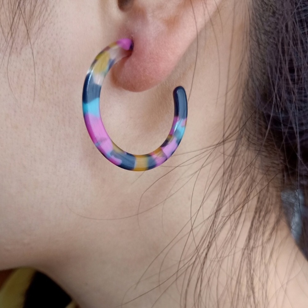 🌻3/$20 Multi Colored Speckled Hoop Earrings